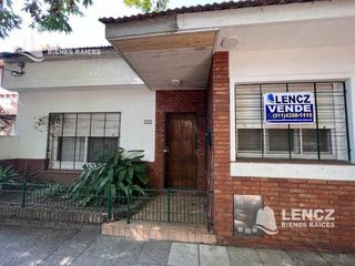 Foto 3 de OPORTUNIDAD! VENTA CASA ( APTA CREDITO) - C/GARAGE Y PATIO A 3 CUADRAS DE LA PLAZA DE LA CRUZ!!