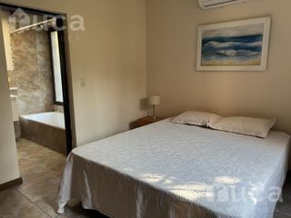 Foto 13 de VENTA y ALQ TEMP | CASA MODERNA Y LUMINOSA con Bonito JARDIN | Las Chacras, Ing. Maschwitz