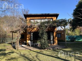 Foto 1 de VENTA y ALQ TEMP | CASA MODERNA Y LUMINOSA con Bonito JARDIN | Las Chacras, Ing. Maschwitz