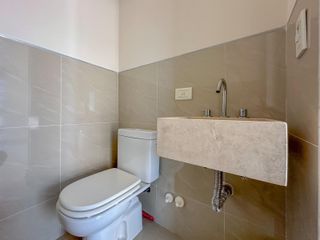 Foto 7 de Departamento de 4 ambientes en Banfield Este con cochera y terraza propia