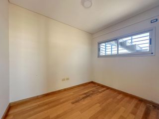 Foto 18 de Departamento de 4 ambientes en Banfield Este con cochera y terraza propia