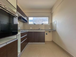 Foto 8 de Departamento de 4 ambientes en Banfield Este con cochera y terraza propia