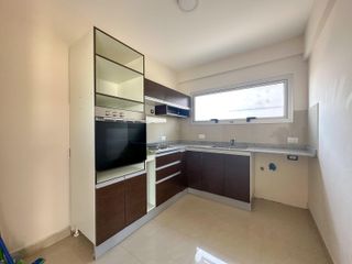 Foto 9 de Departamento de 4 ambientes en Banfield Este con cochera y terraza propia