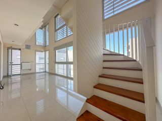 Foto 2 de Departamento de 4 ambientes en Banfield Este con cochera y terraza propia