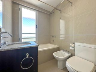 Foto 11 de Departamento de 4 ambientes en Banfield Este con cochera y terraza propia