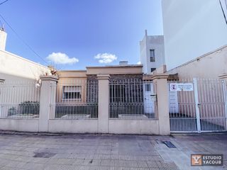 Foto 2 de Casa en venta - 4 dormitorios 2 baños - Cocheras - 209mts2 - Tolosa, La Plata