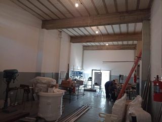 Foto 2 de Locales en venta - 220Mts2 - Tres de Febrero