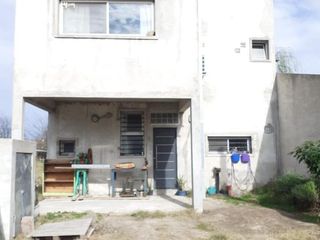 Foto 1 de CASA EN VENTA CON GRAN FONDO 4 AMBIENTES EN SAN VICENTE CANNING