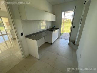 Foto 11 de Casa en venta - Vistas, Puertos del Lago.