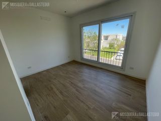 Foto 17 de Casa en venta - Vistas, Puertos del Lago.