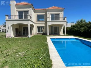 Foto 2 de Casa en venta - Vistas, Puertos del Lago.