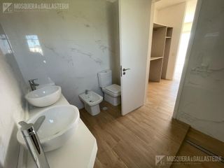 Foto 21 de Casa en venta - Vistas, Puertos del Lago.