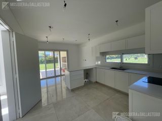 Foto 8 de Casa en venta - Vistas, Puertos del Lago.