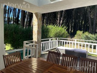 Foto 4 de Casa - 5 ambientes con pileta y cochera - Costa Atlantica - Carilo - VENTA