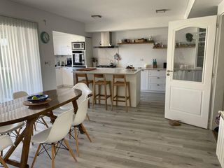 Foto 6 de VENTA Casa de 270m2 con Habitaciones 4 y Pileta en el Barrio Rincón de Emilio - Neuquen