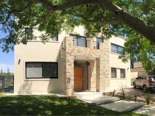 Foto 1 de Casa en venta - 4 Dormitorios 4 Baños 4 Cochera - 260Mts2 - El Cantón, Escobar