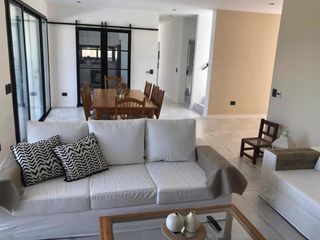 Foto 3 de Casa en venta - 4 Dormitorios 4 Baños 4 Cochera - 260Mts2 - El Cantón, Escobar