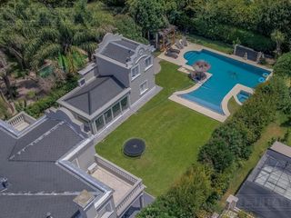 Foto 4 de Exclusiva Casa en venta  Barrio Septiembre: Confort y Elegancia - CDR