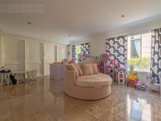 Foto 20 de Exclusiva Casa en venta  Barrio Septiembre: Confort y Elegancia - CDR