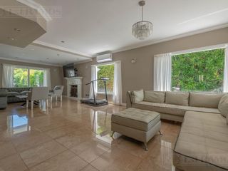 Foto 10 de Exclusiva Casa en venta  Barrio Septiembre: Confort y Elegancia - CDR