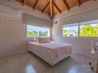 Foto 22 de Exclusiva Casa en venta  Barrio Septiembre: Confort y Elegancia - CDR