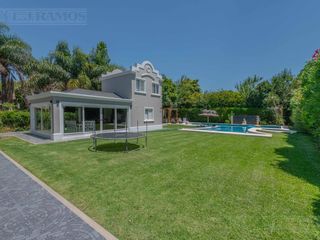 Foto 57 de Exclusiva Casa en venta  Barrio Septiembre: Confort y Elegancia - CDR