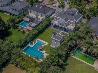 Foto 51 de Exclusiva Casa en venta  Barrio Septiembre: Confort y Elegancia - CDR