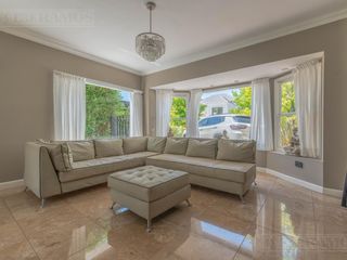Foto 9 de Exclusiva Casa en venta  Barrio Septiembre: Confort y Elegancia - CDR