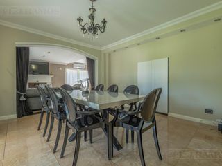 Foto 17 de Exclusiva Casa en venta  Barrio Septiembre: Confort y Elegancia - CDR