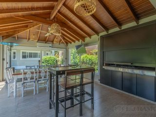 Foto 39 de Exclusiva Casa en venta  Barrio Septiembre: Confort y Elegancia - CDR