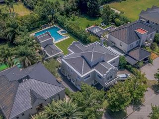 Foto 58 de Exclusiva Casa en venta  Barrio Septiembre: Confort y Elegancia - CDR