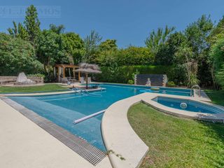 Foto 47 de Exclusiva Casa en venta  Barrio Septiembre: Confort y Elegancia - CDR