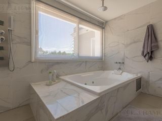 Foto 28 de Exclusiva Casa en venta  Barrio Septiembre: Confort y Elegancia - CDR