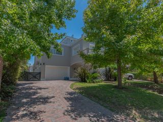 Foto 50 de Exclusiva Casa en venta  Barrio Septiembre: Confort y Elegancia - CDR