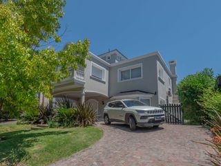 Foto 49 de Exclusiva Casa en venta  Barrio Septiembre: Confort y Elegancia - CDR