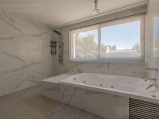 Foto 30 de Exclusiva Casa en venta  Barrio Septiembre: Confort y Elegancia - CDR