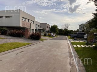 Foto 3 de Terreno venta en  Brisas de Adrogué