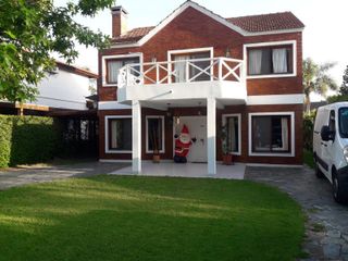 Foto 1 de Casa en venta - 3 dormitorios 3 baños - 200mts2 - Countries/B.Cerrado (Escobar)