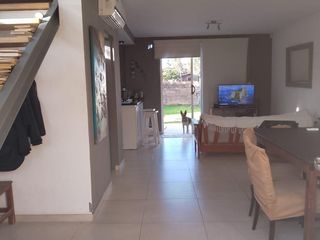 Foto 2 de Casa en venta - 2 Dormitorios 2 Baños - 90mts2 - La Plata