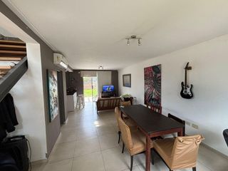 Foto 1 de Casa en venta - 2 Dormitorios 2 Baños - 90mts2 - La Plata