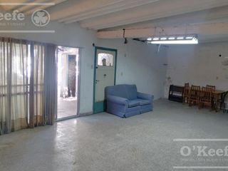 Foto 1 de Casa en venta 3 ambientes con patio - Quilmes, Apta crédito