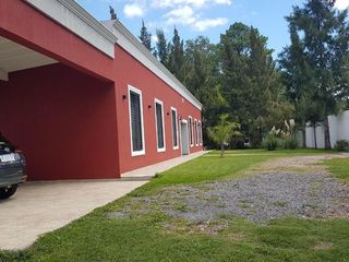 Foto 1 de Casa en venta - 4 Dormitorios 3 Baños - 2.100Mts2 - Arana