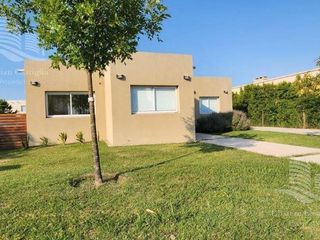 Foto 3 de Venta - Casa 4/Cuatro Ambientes, Jardín - San Gabriel, Villanueva