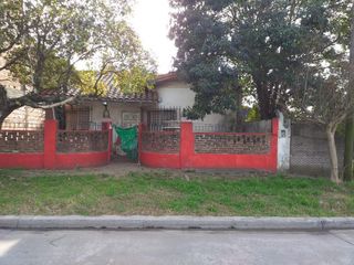 Foto 1 de Venta Terreno con casa a reciclar - Ricardo Rojas- Tigre