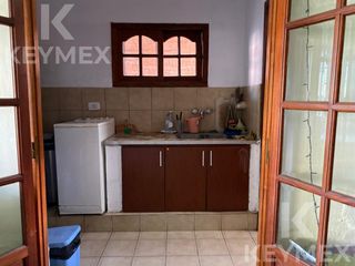 Foto 7 de Casa en  venta - APTO BANCO-  5 ambientes con jardín y pileta