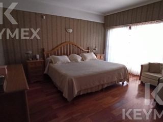 Foto 11 de Casa en  venta - APTO BANCO-  5 ambientes con jardín y pileta