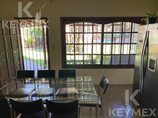 Foto 6 de Casa en  venta - APTO BANCO-  5 ambientes con jardín y pileta