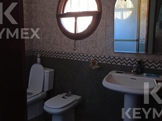Foto 10 de Casa en  venta - APTO BANCO-  5 ambientes con jardín y pileta