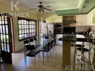 Foto 5 de Casa en  venta - APTO BANCO-  5 ambientes con jardín y pileta