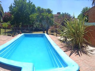 Foto 12 de Casa en  venta - APTO BANCO-  5 ambientes con jardín y pileta